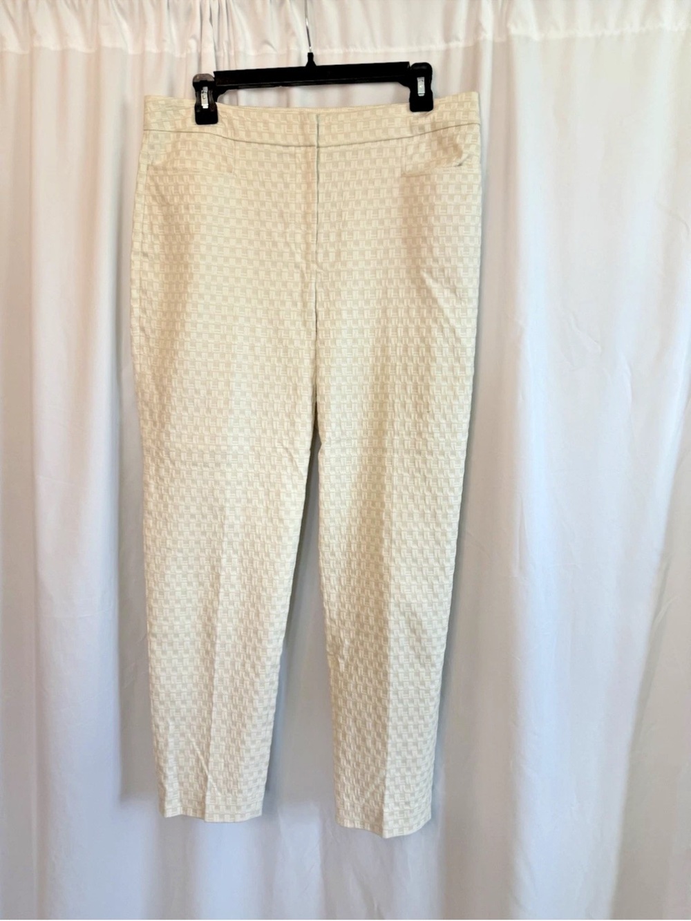 Elie Tahari Ivory Textured Pants - size 10 Medium